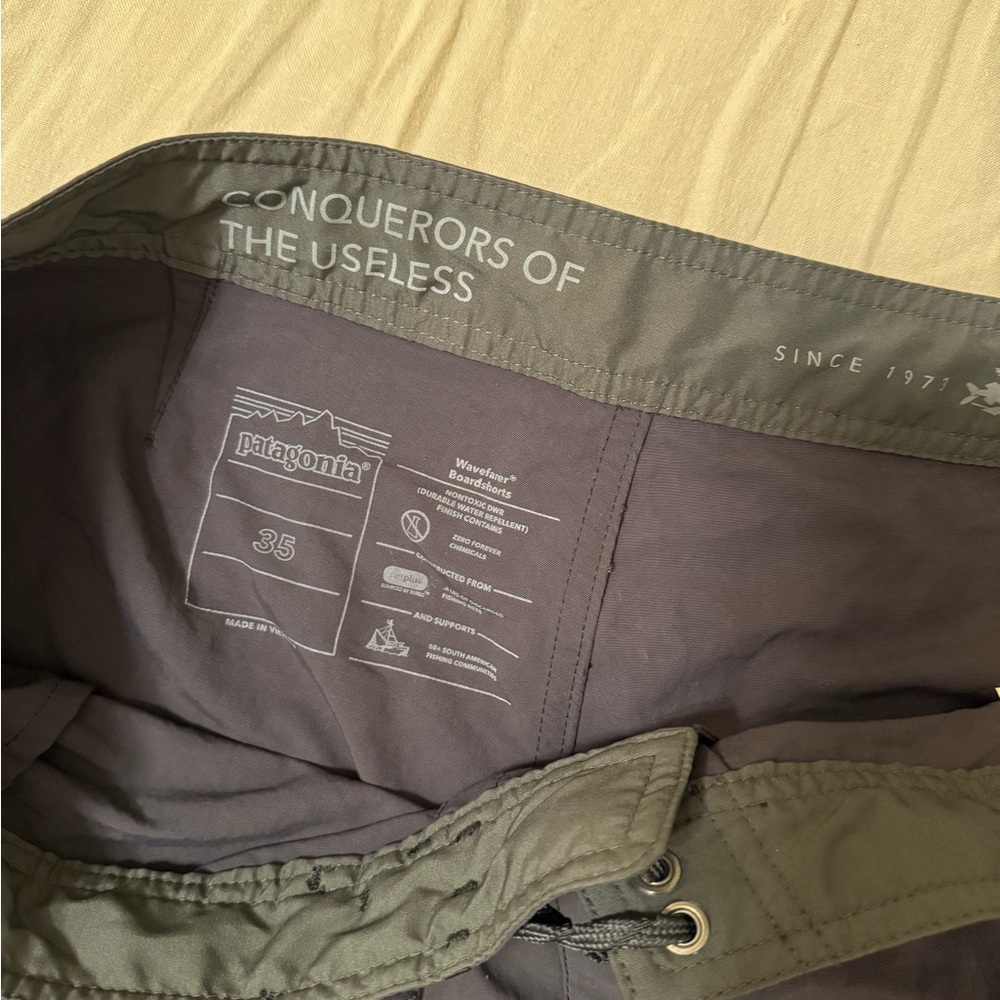 Patagonia Board Shorts Mens 35 Black Wayfarer Swim Trunks Unlined Surf Beachwear - Picture 8 of 10